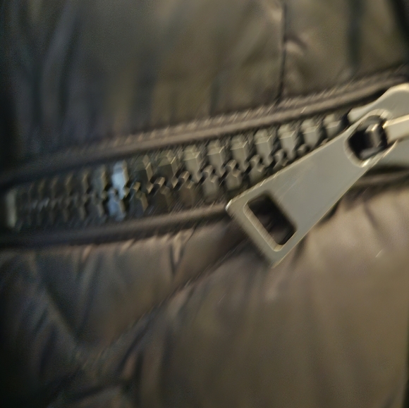 Beautiful Moncler knee-length quilted down coat with mock neck, dual zip pockets - Picture 8 of 11